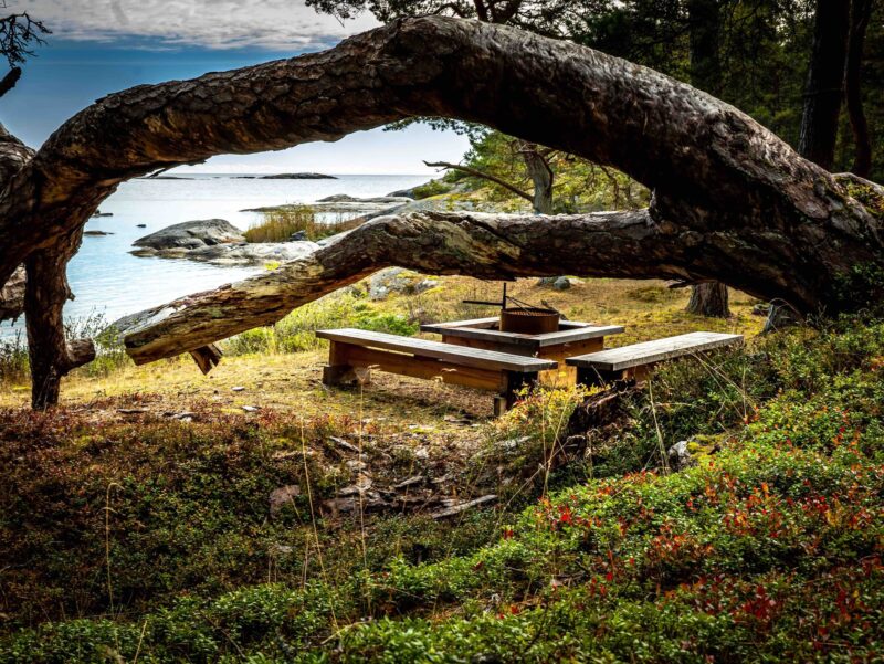 Fire pit on Ålö next to the coast along the SAT