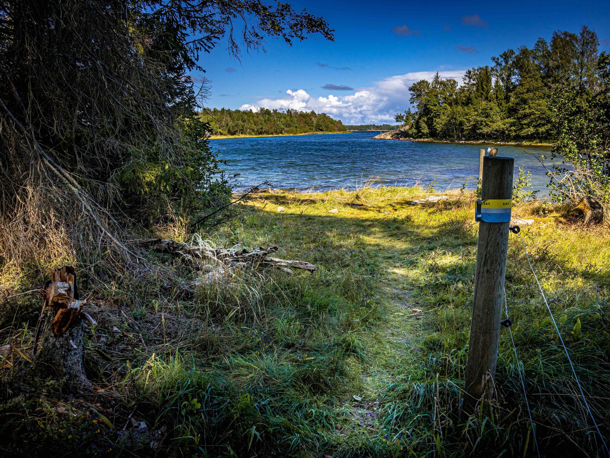 Trail marking by the coast on Lidö