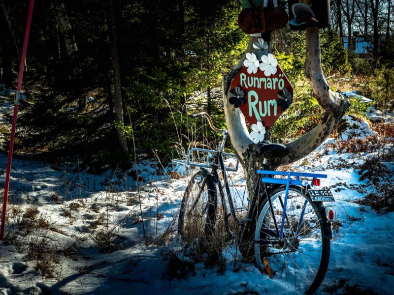 An old bicycle used as a sign on Runmarö